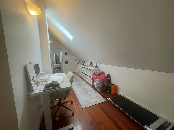5th image of 1116 N Wood St APT 3R