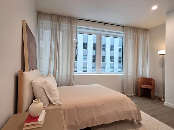 180 Pearl Street image 2 of 17