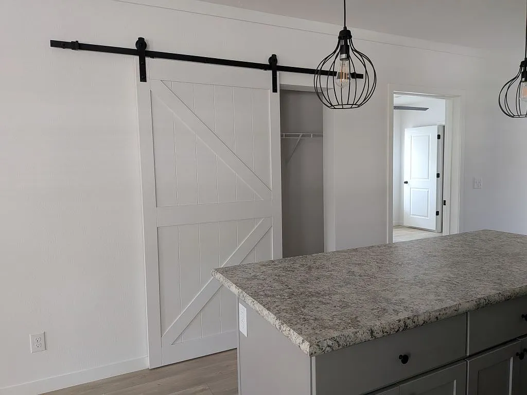 3 bed, 2.0 bath, 1248 sqft, $1,999 — Photo 4