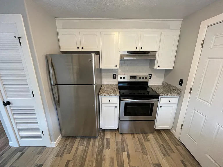8244 SE Washington St — Photo 3