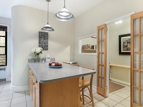 3rd image of 20 Plaza St E APT B14