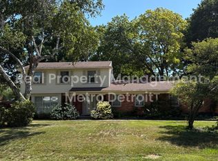 3028 Caswell Dr, Troy, MI 48084