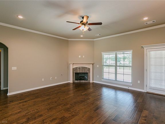 2nd image of 208 W Camden Dr