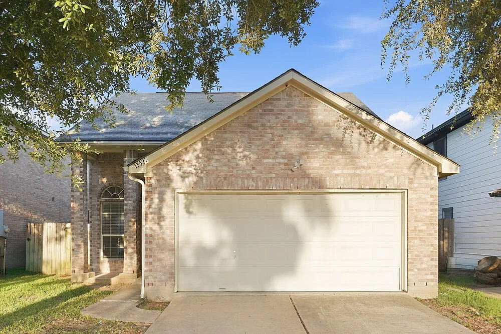 3 bed, 2.0 bath, 1527 sqft, $1,880 — Photo 1
