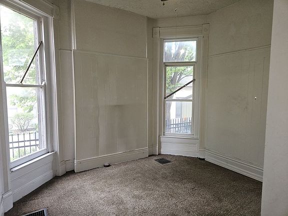 4th image of 938 S 1st St APT 1