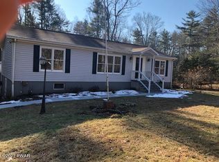 118 Adams Creek Ct, Dingmans Ferry, PA 18328
