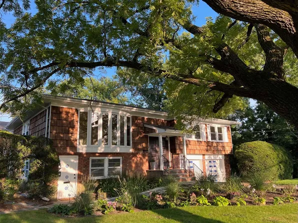 70 Meadowfarm Road, New Hyde Park, NY 11040