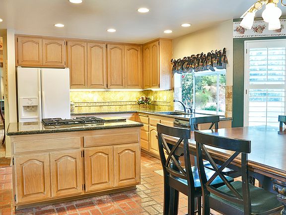 5th image of 2098 Brookfield Dr