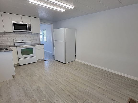 4th image of 912 50th Ave W #B
