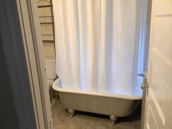 5th image of 58 Marion Ave Unit 2