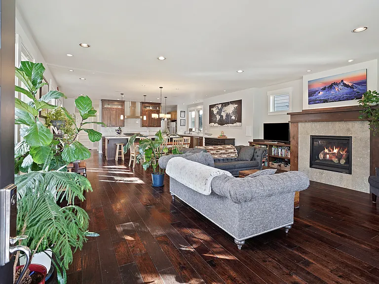 2325 NW Lolo Dr — Photo 1