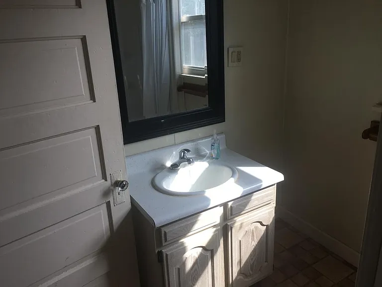Bathroom sink