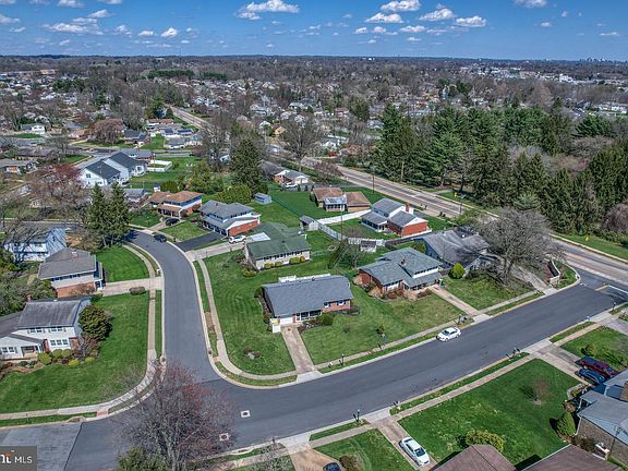 3rd image of 2605 Heritage Farm Dr