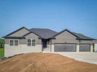 518 Cherokee Ct, Rogersville, MO 65742