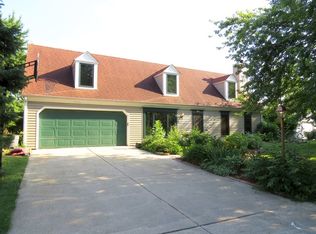 23 Beau Meade Rd, Oswego, IL 60543