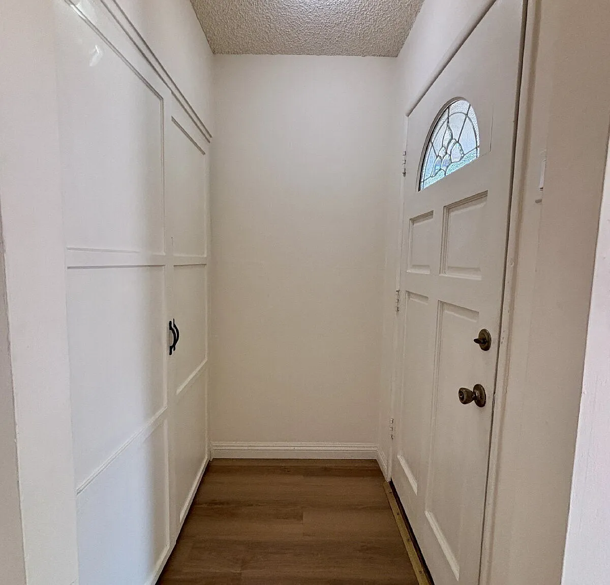 Charming 2-Bedroom Home with Spacious Living Areas & Convenient Location in Covina — Photo 2