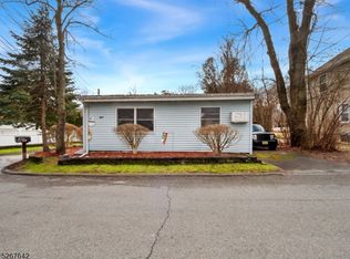 8 Lambert Rd W, Hewitt, NJ 07421