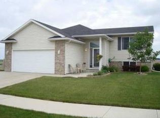 5749 51st St NW, Rochester, MN 55901