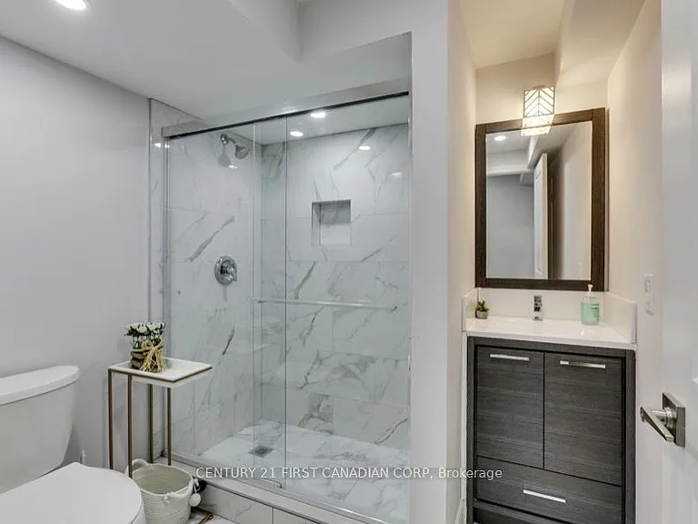 3194 Morgan Ave #LOWER — Photo 12