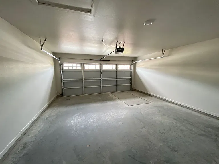12010 Rhya Ln — Photo 31