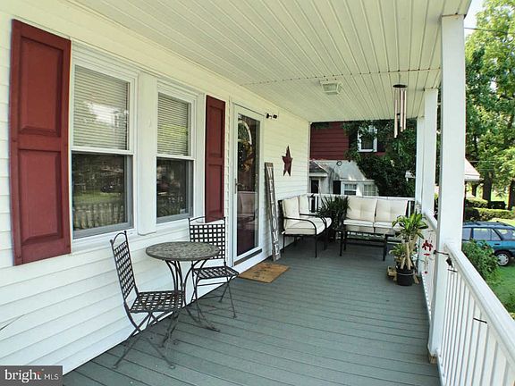3rd image of 104 W Gardner Ave