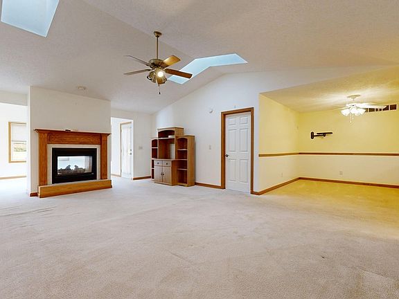 4th image of 299 W Durbin Cir