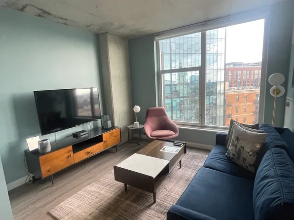 1355 N Sandburg Ter, Chicago, IL