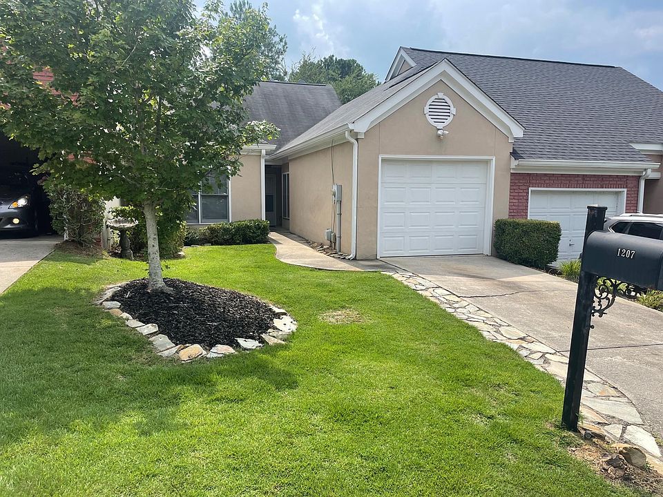 Entrance and garage.