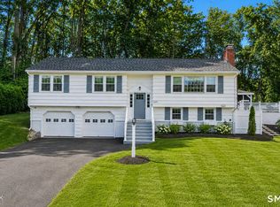 260 Weeping Willow Ln, Fairfield, CT 06825