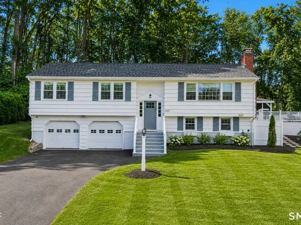260 Weeping Willow Ln, Fairfield, CT 06825