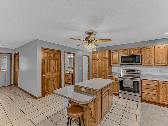 3rd image of 101 River Road