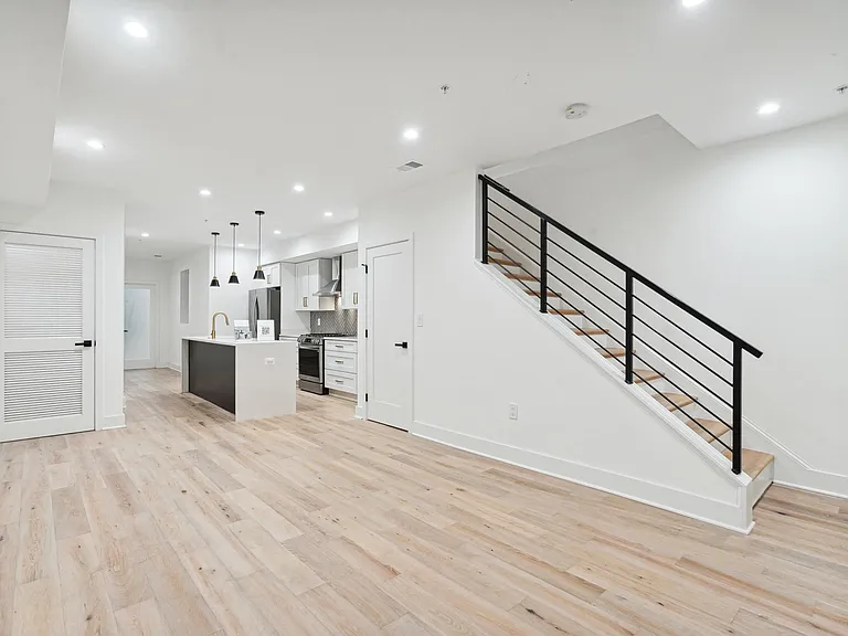 1111 K St NE #2 — Photo 4