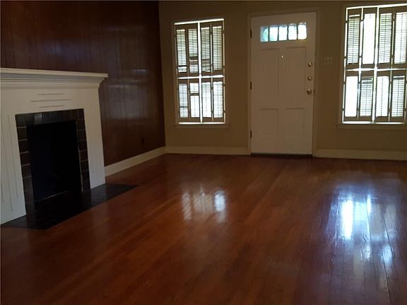 2nd image of 3002 Topeka St
