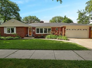 16 N Elm St, Mount Prospect, IL 60056