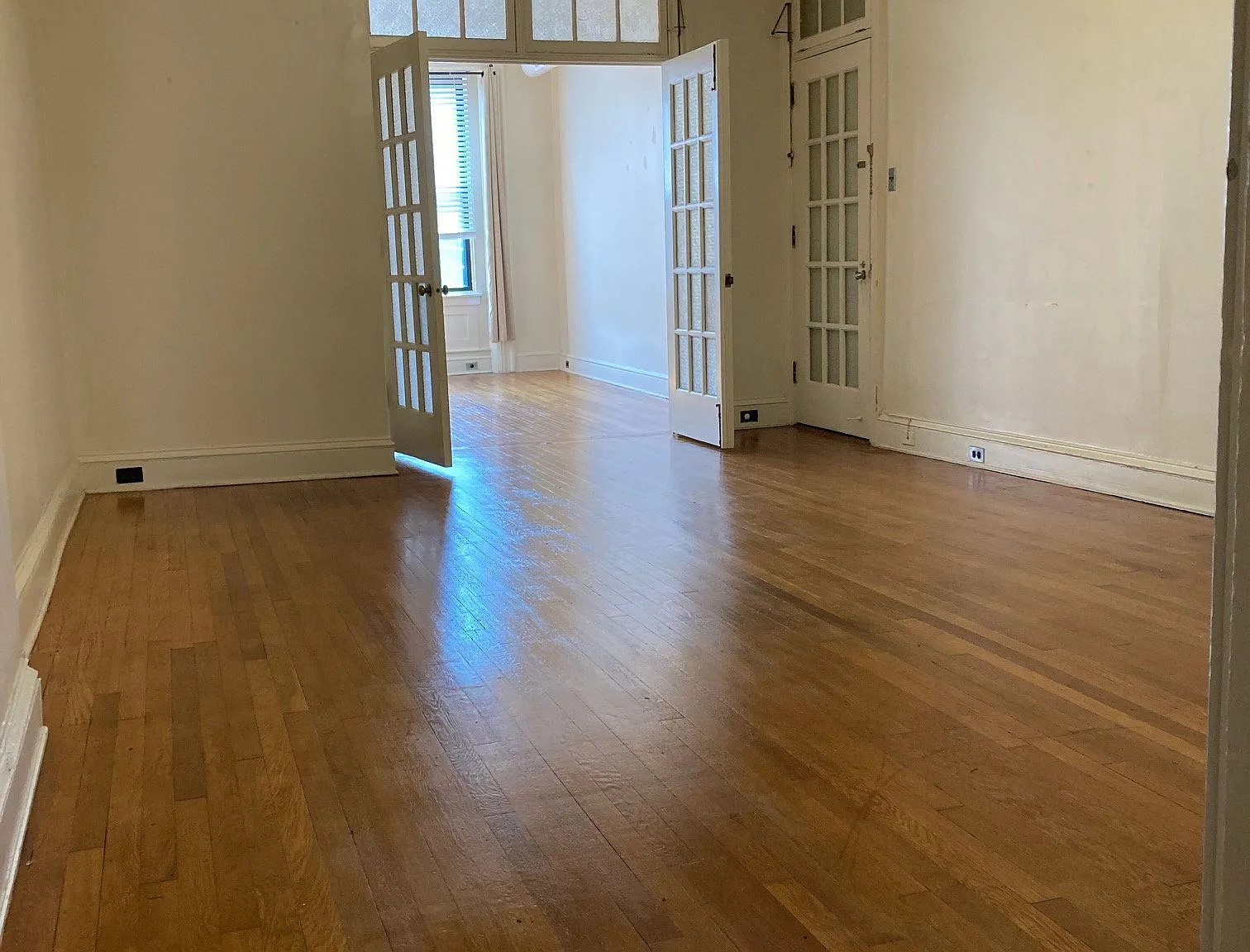 2 bed, 1.0 bath, 700 sqft, $1,350 — Photo 2