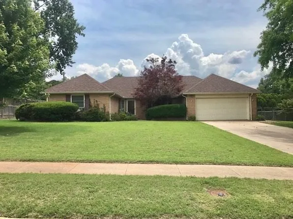 2408 Woodthrush Rd, Ponca City, OK 74604