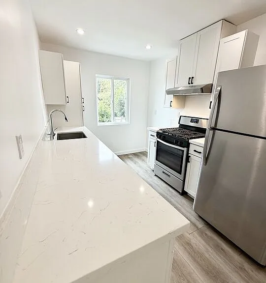 1000 Havenhurst Dr #7 — Photo 7