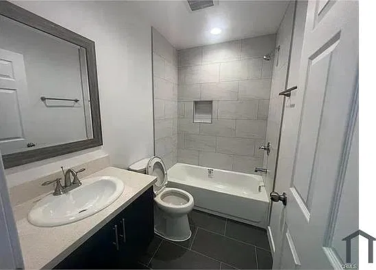 5 bed, 1980 sqft, $4,200 — Photo 4