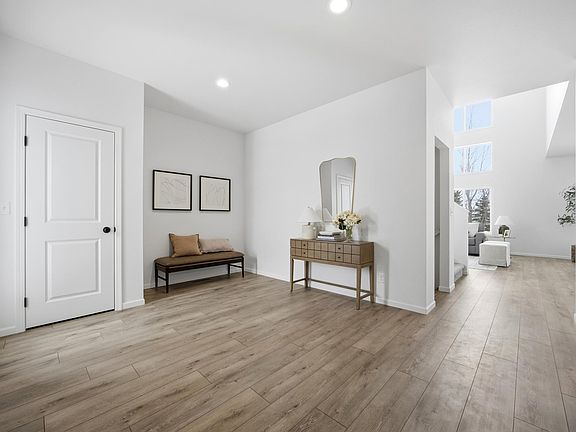 4th image of 1039 61st Ave W