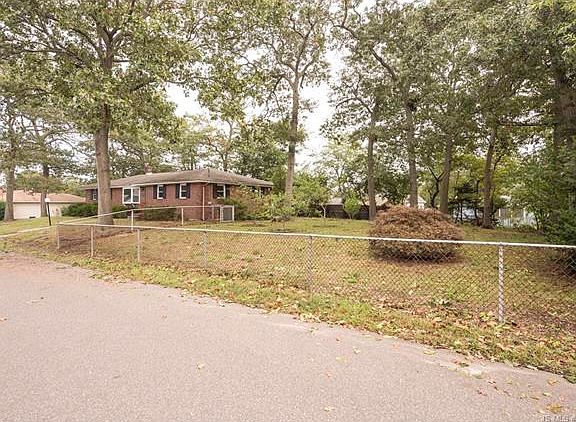 4th image of 801 Tiller Ave