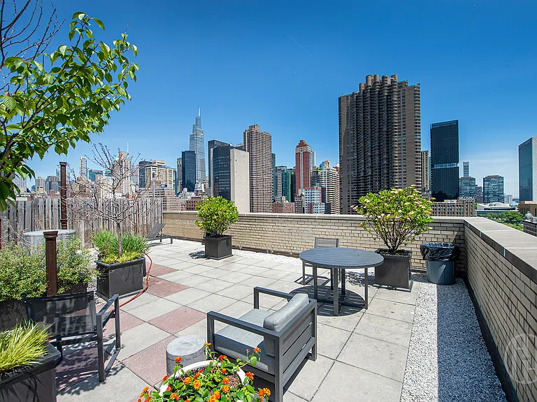 333 E 34th St #9A — Photo 6