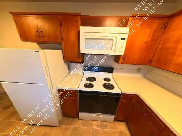 24 Auburn Way S APT 7, Auburn, WA 98002