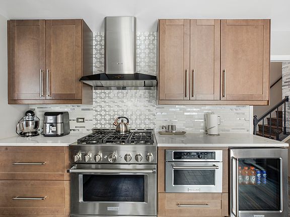 2nd image of 18600 Amlin Cir