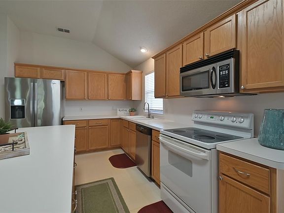 2nd image of 3205 Fountain Dr
