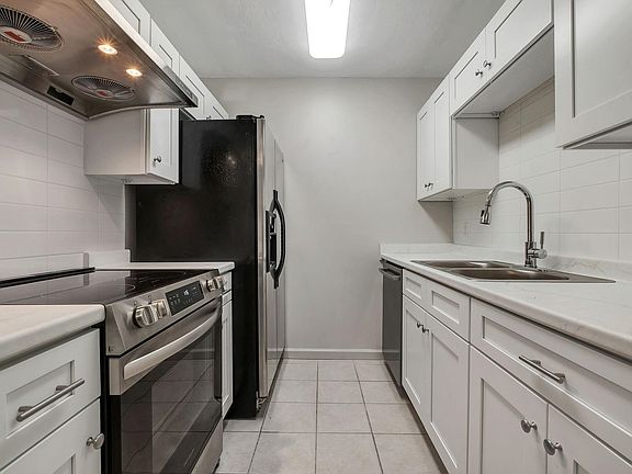 4th image of 3080 Mission Rd