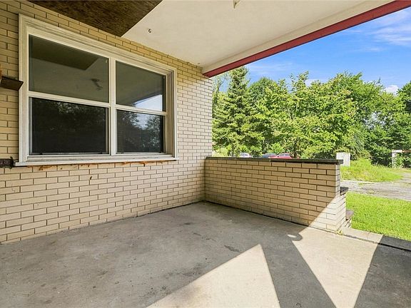 3rd image of 1114 Daisy Ln