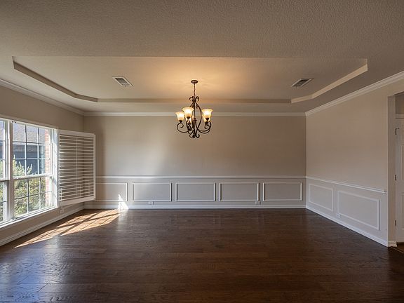 5th image of 8520 Pinewood Dr