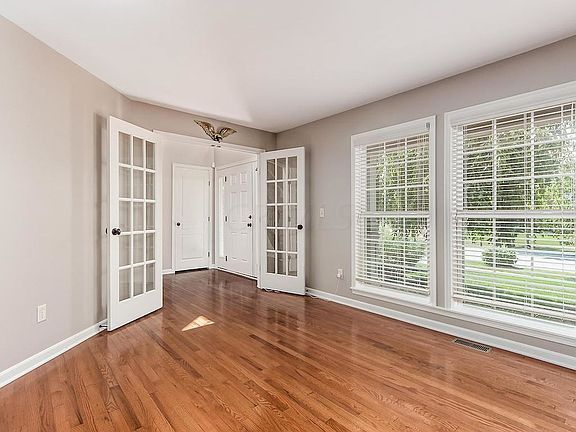 4th image of 5022 Normandy Dr