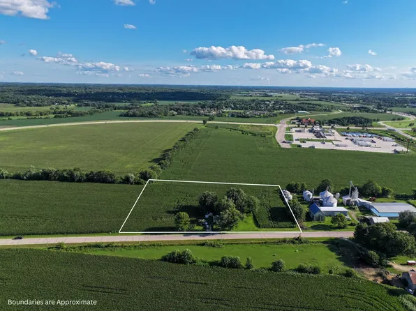 2724 E Stateline Rd, Beloit, WI 53511