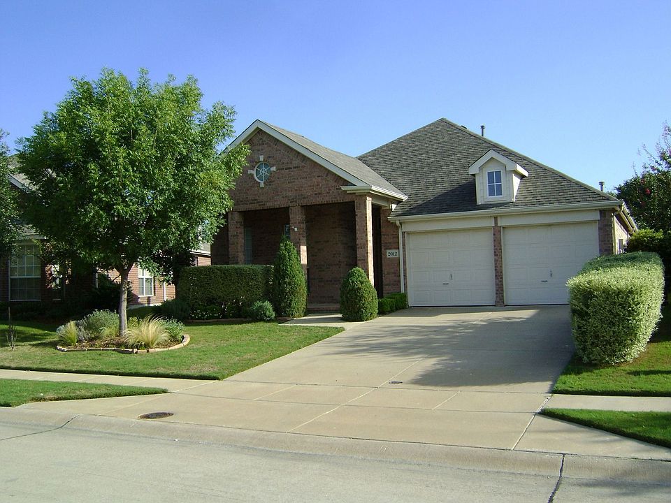 Fabulous Curb Appeal !
